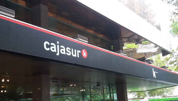 Do you want to work at Cajasur?  Seeks recent graduates for its offices in Malaga, Seville and Cádiz